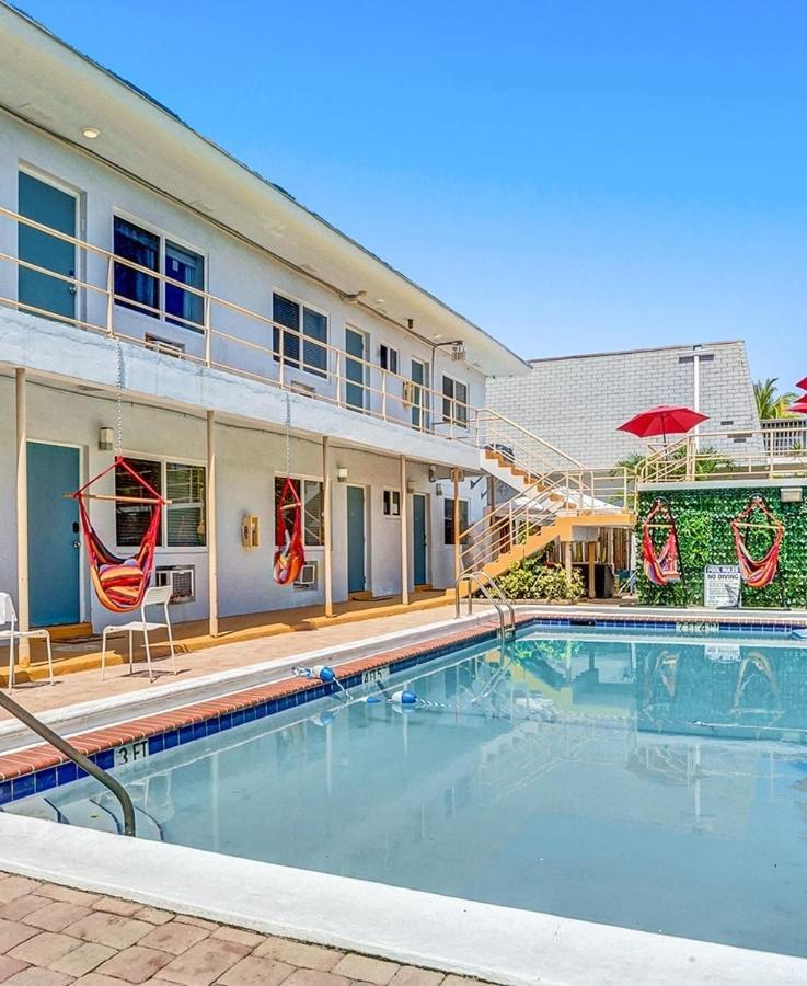 Walk To Dania Beach Christmas Getaway Pool エクステリア 写真