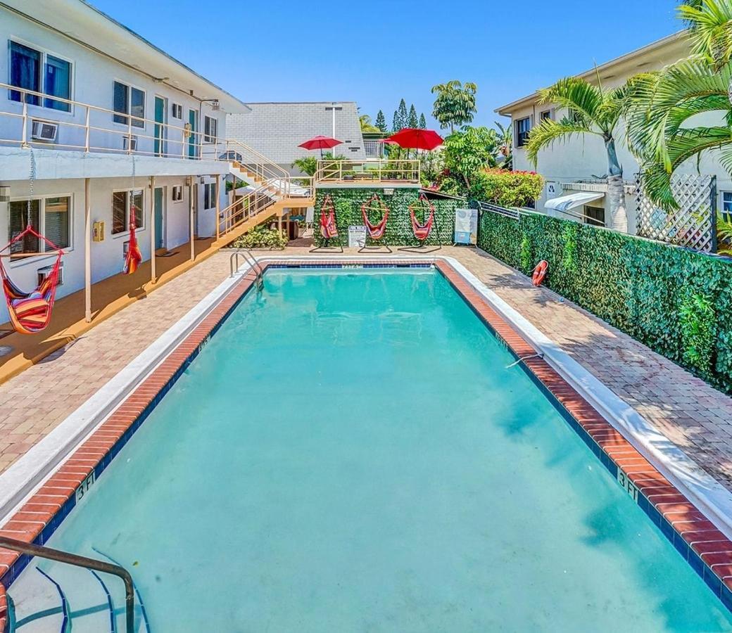 Walk To Dania Beach Christmas Getaway Pool エクステリア 写真
