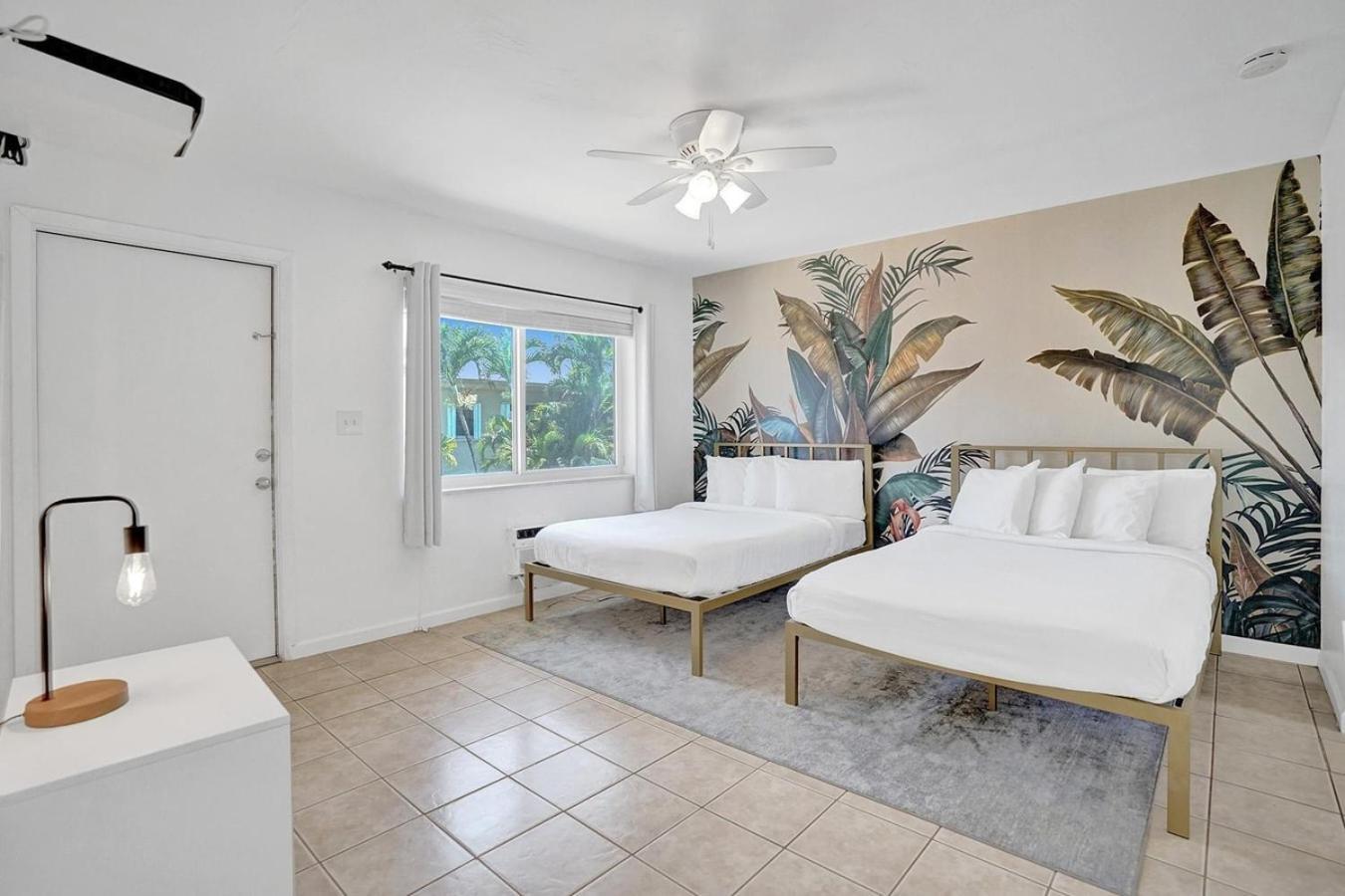 Walk To Dania Beach Christmas Getaway Pool エクステリア 写真